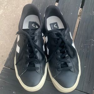 Excellent used condition ladies Veja Campo US 8